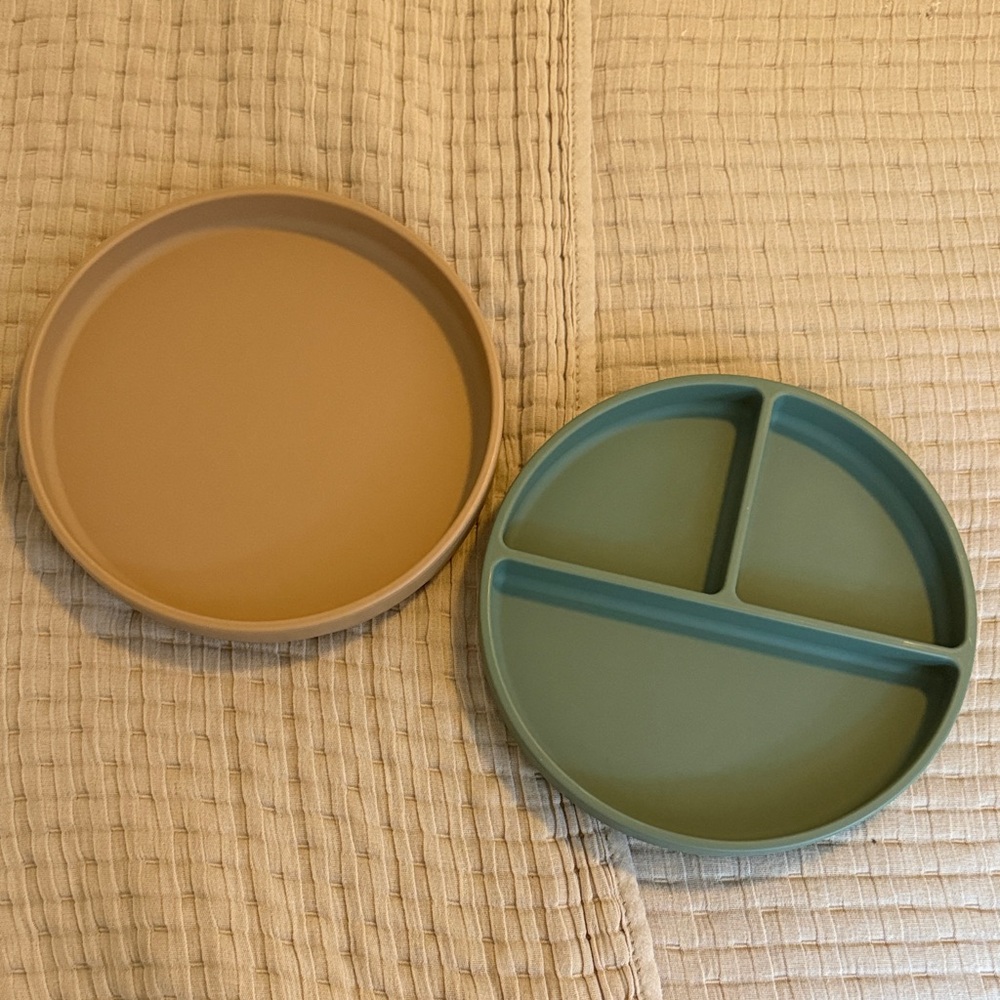 Mushie Silicone Plate Set - Tan and Green